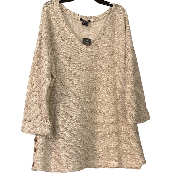 Robert Louis Sweaters - Beautiful NWT Robert Louis V Neck Sweater